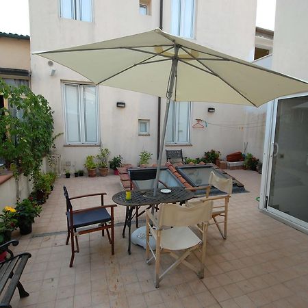 Hotel Luana Viareggio Kültér fotó