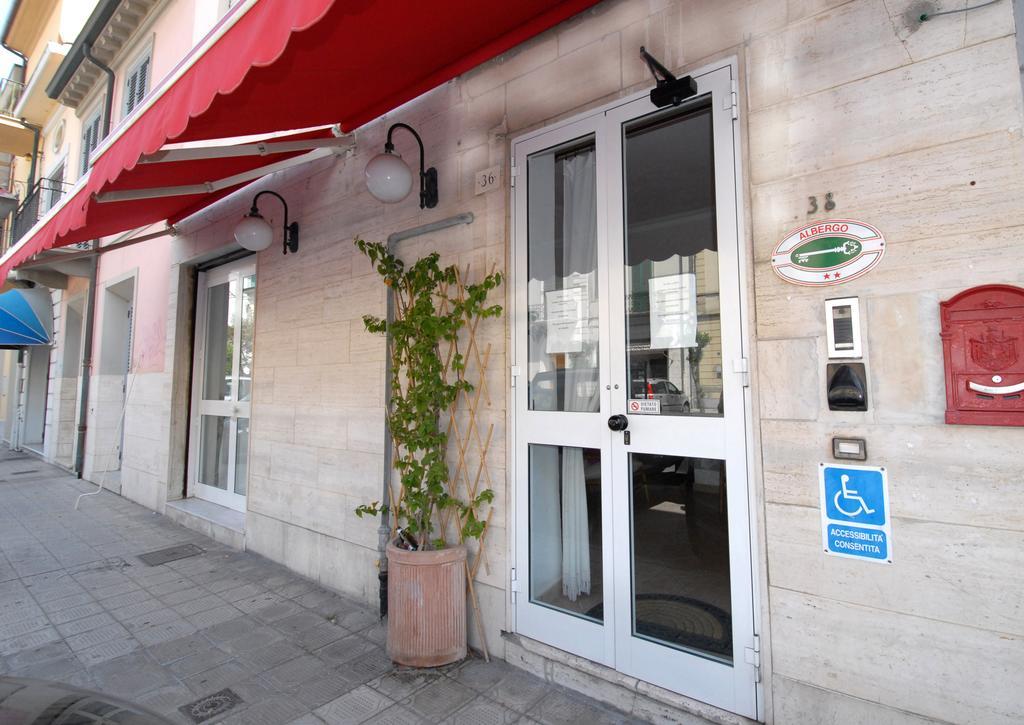 Hotel Luana Viareggio Kültér fotó