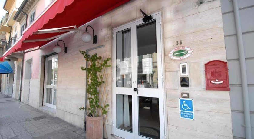 Hotel Luana Viareggio Kültér fotó